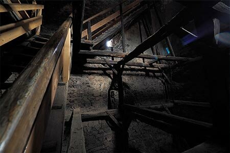  foto Cisnadie escalera madera interior torre iglesia evangelica 