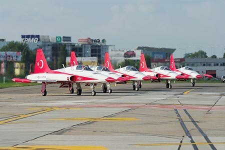 Images of the Turkish Stars squadron planes, representing Turkey's Air Force all over the world.