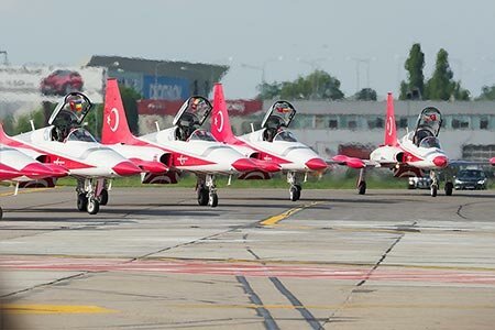 Pictures from the evolution of Turkish Stars acrobatic squadron flying with eight supersonic aircraft produced in Canada.