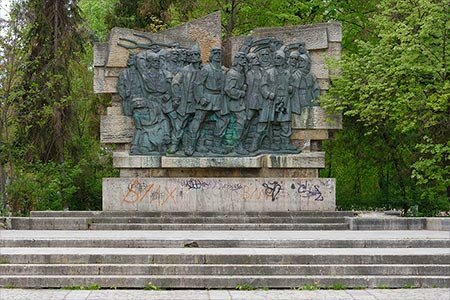  photos voyage Botosani monument paysan roumain Gavril Covalschi parc Mihai Eminescu 