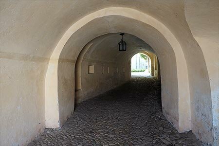 fotografii centrul orasului Cisnadie tunel acces interior fortificatii biserica evanghelica 