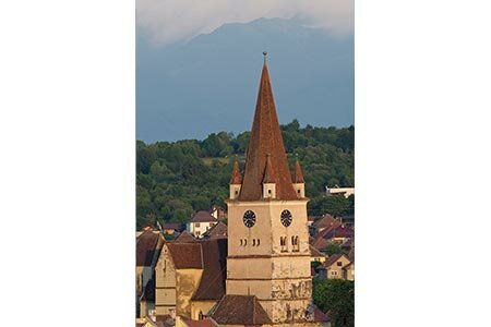  vue generale centre ville Cisnadie tour clocher eglise evangelique haut Roumanie 