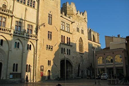  interesantes fotos touristicas Narbonne Occitania edificio casa consistorial fachada palacio Nuevo arzobispos torres Saint-Martial Madeleine 