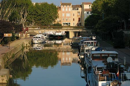 Photos de voyage Narbonne Aude. Galerie de photos de la ville medievale traversée par le canal de la Robine. 