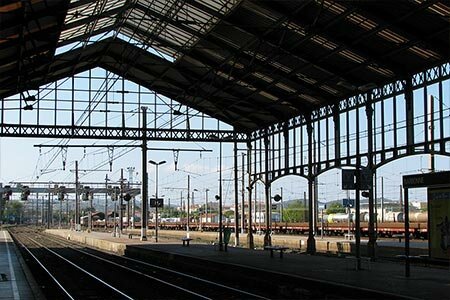  fotos ciudad Narbonne estacion tren SNCF Narbona marquesina metal 
